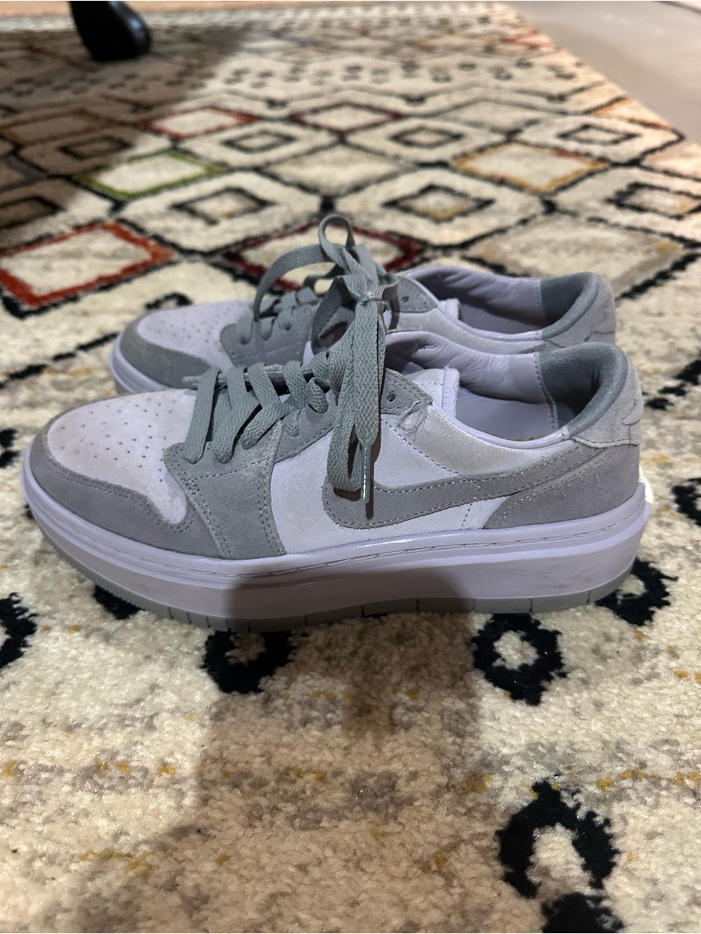 NIKE women’s GREY SNEAKERS